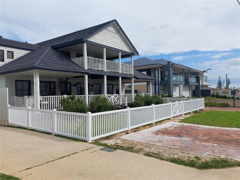 PVC picket fencing